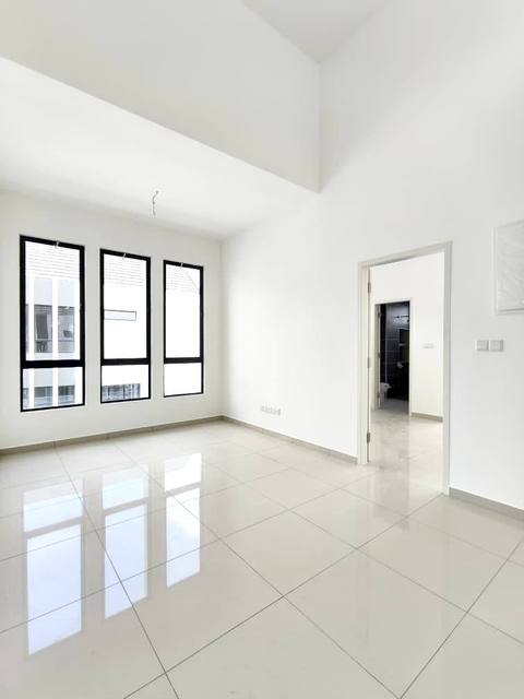 Desa Tebrau - Double Storey Terrace / End Lot with Extra Land / Brand New Subsale - Thumbnail 8
