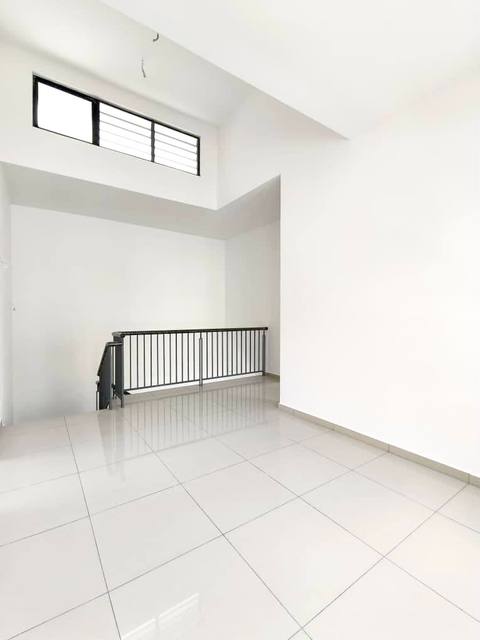 Desa Tebrau - Double Storey Terrace / End Lot with Extra Land / Brand New Subsale - Thumbnail 9