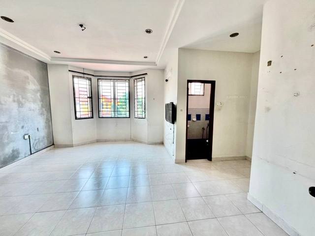 Nusa Bestari - Double Storey Terrace / Kitchen Extended / Near TF Mall - Thumbnail 4