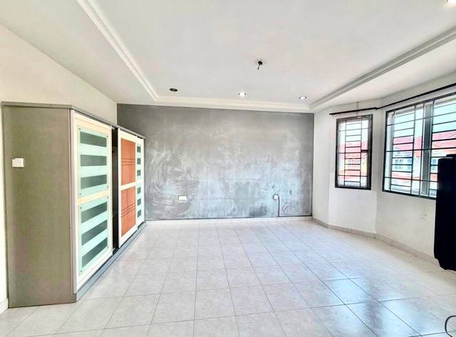 Nusa Bestari - Double Storey Terrace / Kitchen Extended / Near TF Mall - Thumbnail 5