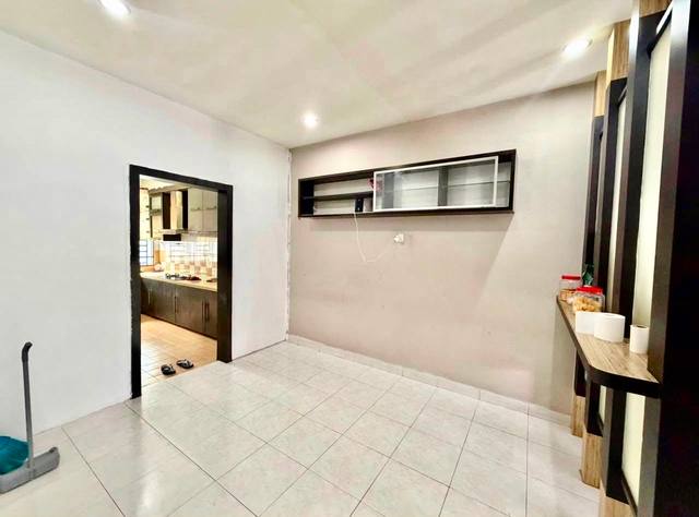 Nusa Bestari - Double Storey Terrace / Kitchen Extended / Near TF Mall - Thumbnail 8