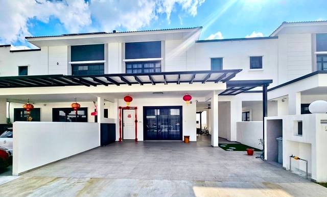 Eco Botanic (The Borough) - Double Storey Terrace / Renovated in Good Condition / Nearby Shoplots