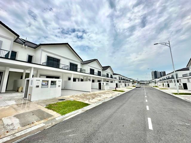 Eco Botanic (The Commune) - Double Storey Cluster / Corner Lot with Bigger Land / Brand New Subsale - Thumbnail 2