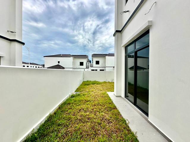 Eco Botanic (The Commune) - Double Storey Cluster / Corner Lot with Bigger Land / Brand New Subsale - Thumbnail 14