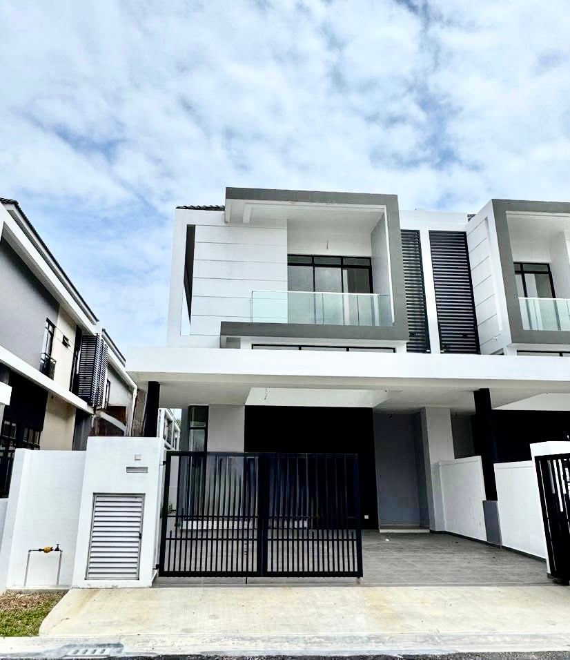 Austin Crest (Sapphire 3) - Double Storey Cluster / Brand New Subsale / Spacious High Ceiling Design - Photo 1