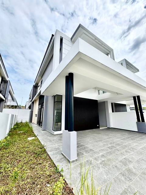 Austin Crest (Sapphire 3) - Double Storey Cluster / Brand New Subsale / Spacious High Ceiling Design - Thumbnail 2