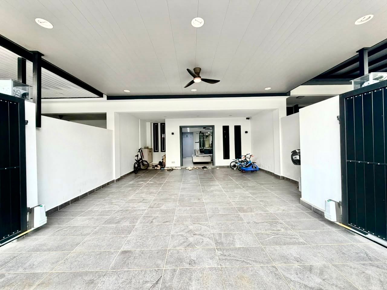 Mutiara Rini - Double Storey Terrace / Fully Renovated & Extended / Unblock View - Photo 1