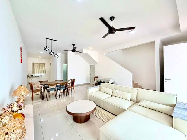 Iskandar Puteri (Aspira LakeHomes) - Double Storey Terrace / Nice Condition / Gated & Guarded