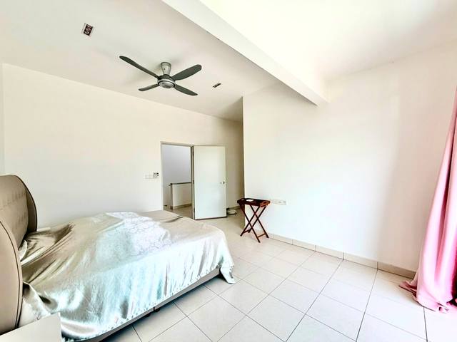 Iskandar Puteri (Aspira LakeHomes) - Double Storey Terrace / Nice Condition / Gated & Guarded - Thumbnail 4