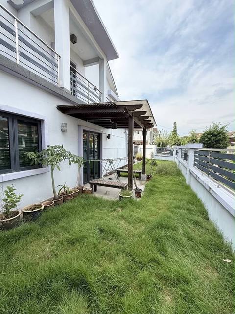 Megah Ria - Double Storey Terrace / Corner Lot with Extra Land / Renovated with MBJB Approval 