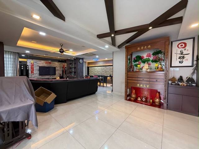 Megah Ria - Double Storey Terrace / Corner Lot with Extra Land / Renovated with MBJB Approval  - Thumbnail 2