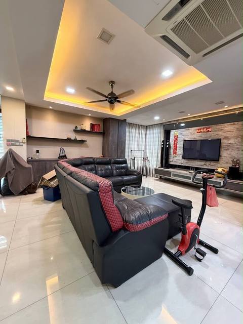 Megah Ria - Double Storey Terrace / Corner Lot with Extra Land / Renovated with MBJB Approval  - Thumbnail 4
