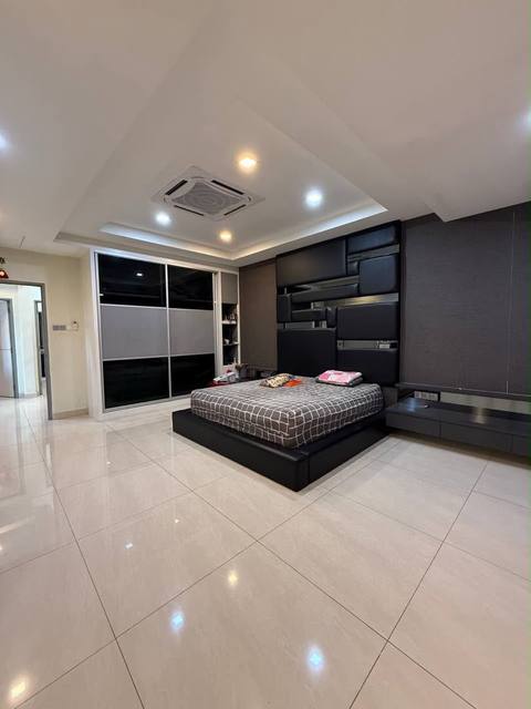 Megah Ria - Double Storey Terrace / Corner Lot with Extra Land / Renovated with MBJB Approval  - Thumbnail 5
