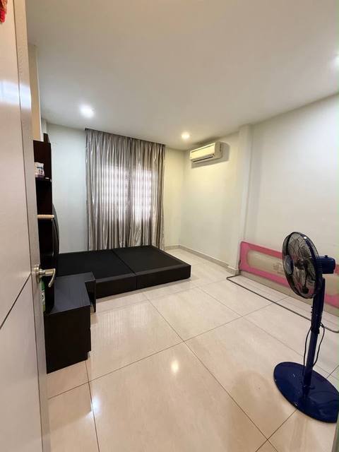 Megah Ria - Double Storey Terrace / Corner Lot with Extra Land / Renovated with MBJB Approval  - Thumbnail 8