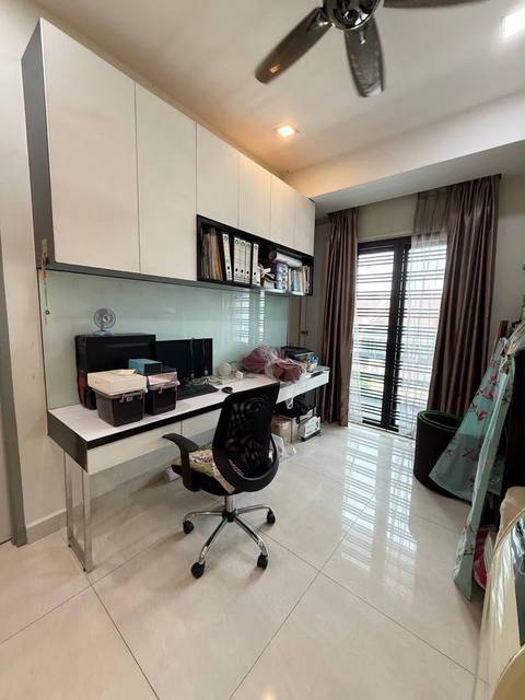 Megah Ria - Double Storey Terrace / Corner Lot with Extra Land / Renovated with MBJB Approval  - Thumbnail 11