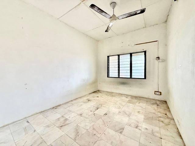 Permas Jaya - Single Storey Terrace / Basic Renovation / Nearby CIQ Highway - Thumbnail 2