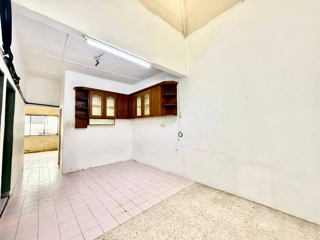 Permas Jaya - Single Storey Terrace / Basic Renovation / Nearby CIQ Highway - Thumbnail 5