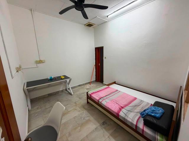 Tun Aminah - Single Storey Corner Lot / Renovated with Mezzanine Floor  - Thumbnail 4