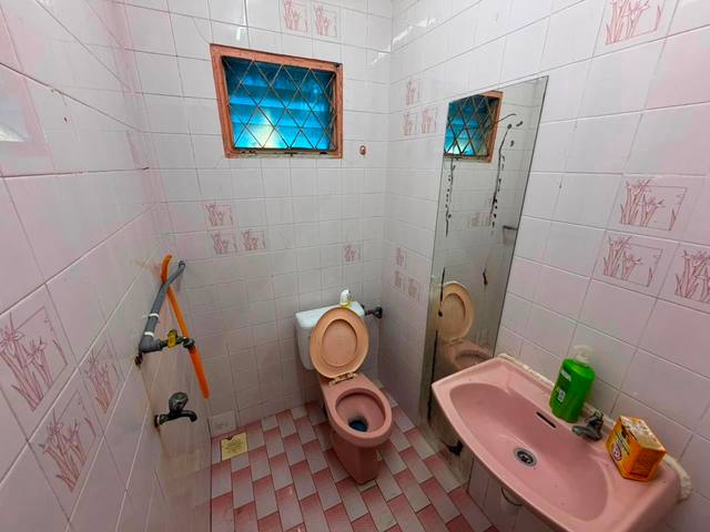 Tun Aminah - Single Storey Corner Lot / Renovated with Mezzanine Floor  - Thumbnail 11