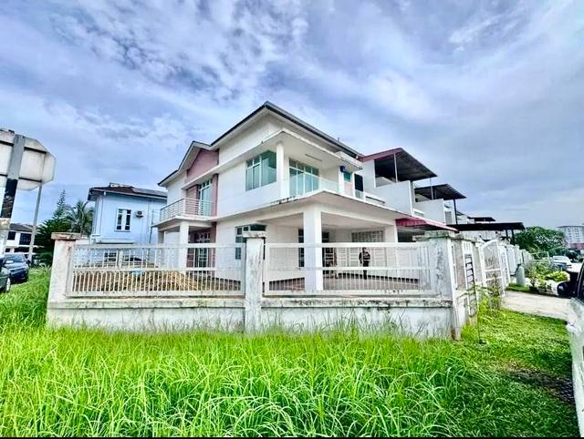 Bandar Uda Utama - Double Storey Corner Lot / Original Unit / Gated & Guarded 