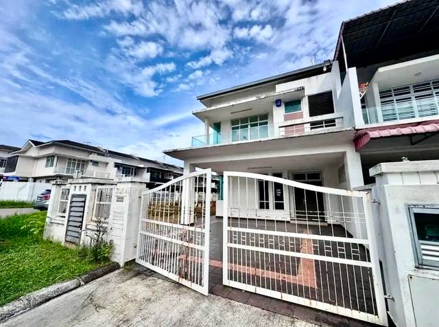 Bandar Uda Utama - Double Storey Corner Lot / Original Unit / Gated & Guarded  - Thumbnail 2