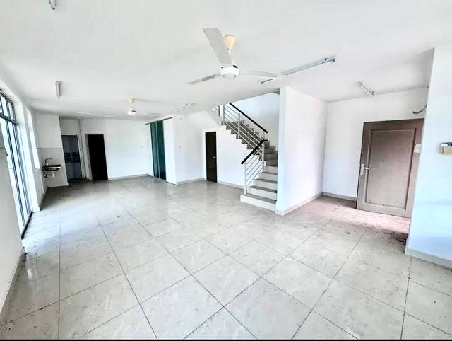 Bandar Uda Utama - Double Storey Corner Lot / Original Unit / Gated & Guarded  - Thumbnail 4