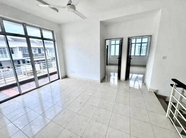 Bandar Uda Utama - Double Storey Corner Lot / Original Unit / Gated & Guarded  - Thumbnail 8