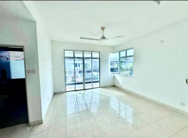 Bandar Uda Utama - Double Storey Corner Lot / Original Unit / Gated & Guarded  - Thumbnail 5
