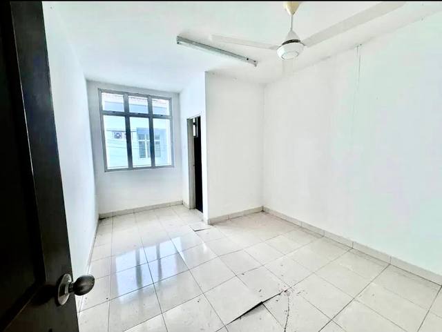 Bandar Uda Utama - Double Storey Corner Lot / Original Unit / Gated & Guarded  - Thumbnail 9