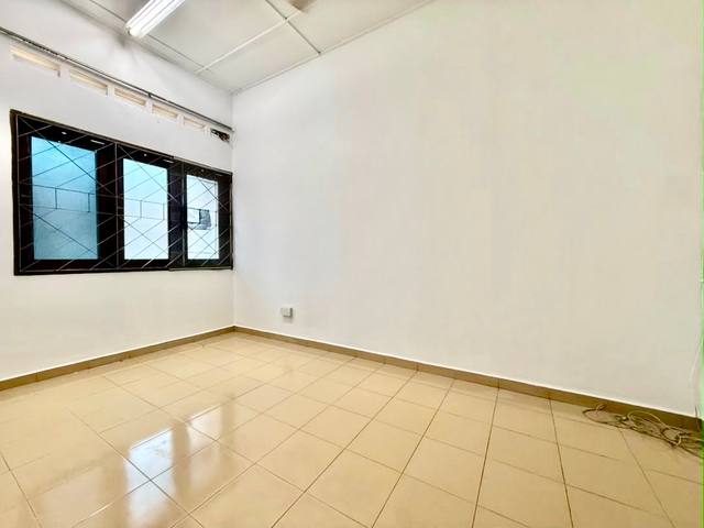 Taman Suria JB Town - Double Storey Terrace / Basic Renovation / 15mins to CIQ - Thumbnail 6