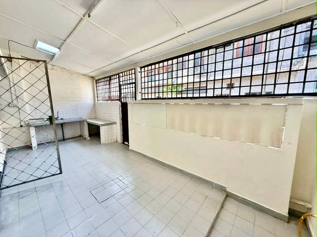 Taman Suria JB Town - Double Storey Terrace / Basic Renovation / 15mins to CIQ - Thumbnail 9