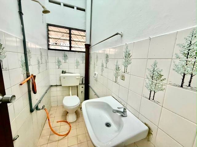 Taman Suria JB Town - Double Storey Terrace / Basic Renovation / 15mins to CIQ - Thumbnail 11