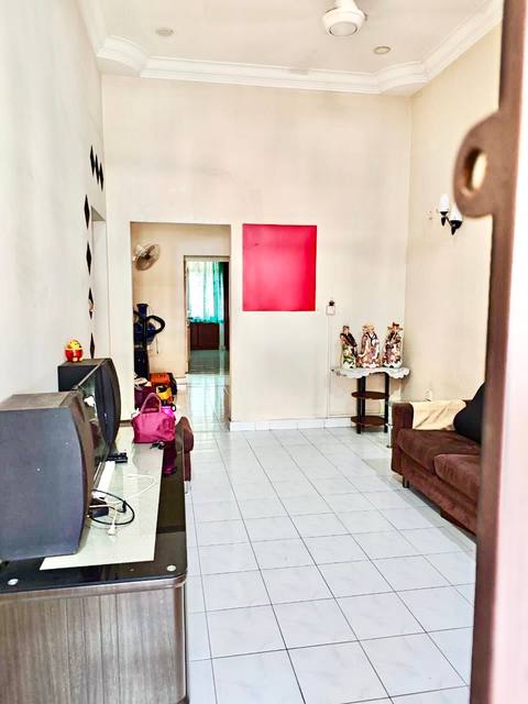Taman Molek (Molek Prime) - Single Storey Terrace / Walking Distance to Shops