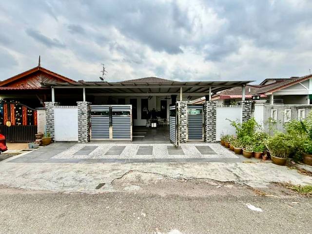 Taman Rinting - Single Storey Terrace / End Lot with More Land / Fully Renovated & Extended