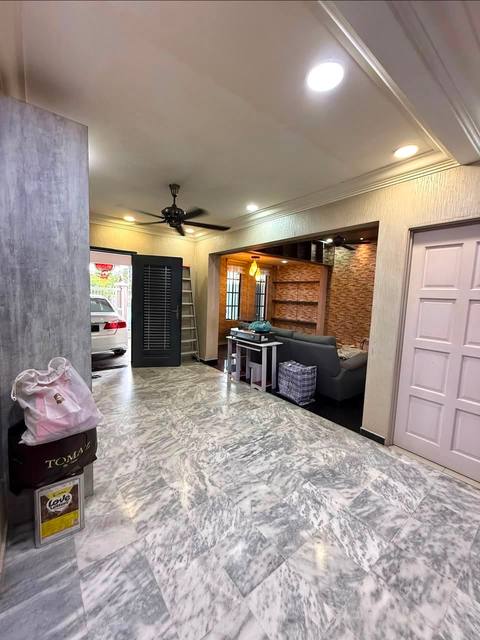 Taman Universiti - Single Storey Terrace Corner Lot / Fully Renovated Unit / Spacious & Big Unit