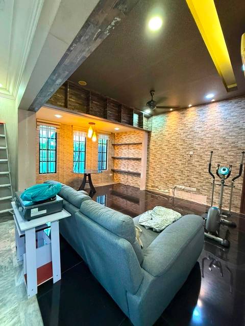 Taman Universiti - Single Storey Terrace Corner Lot / Fully Renovated Unit / Spacious & Big Unit - Thumbnail 2