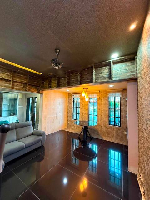 Taman Universiti - Single Storey Terrace Corner Lot / Fully Renovated Unit / Spacious & Big Unit - Thumbnail 3