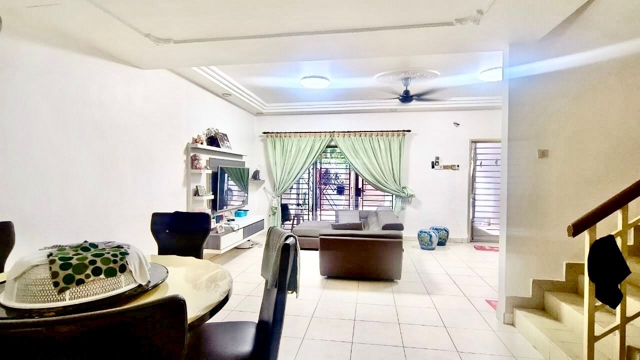 Ehsan Jaya - Double Storey Terrace / Renovated with Back Fully Extended  - Photo 1