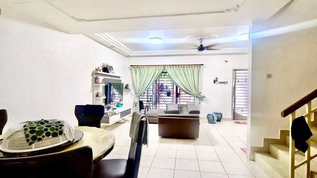 Ehsan Jaya - Double Storey Terrace / Renovated with Back Fully Extended 