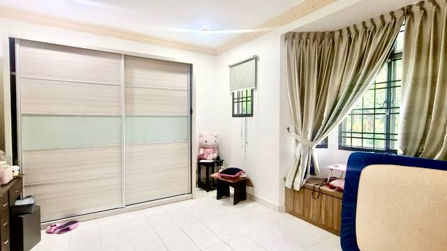 Ehsan Jaya - Double Storey Terrace / Renovated with Back Fully Extended  - Thumbnail 5