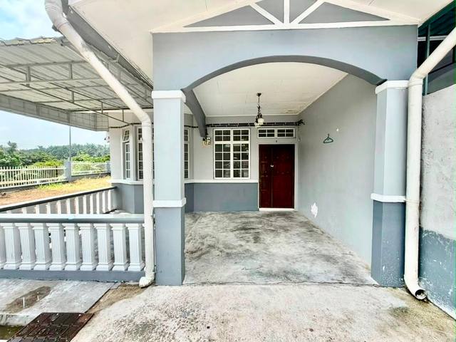 Ulu Tiram (Bukit Tiram) - Double Storey Terrace / Corner Lot Big Land / Basic Renovation - Thumbnail 2