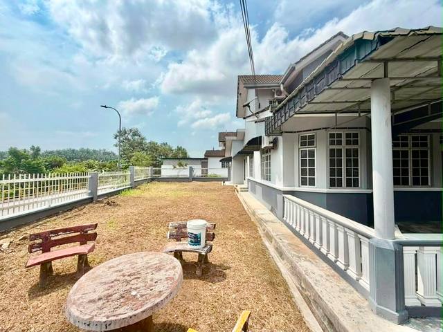 Ulu Tiram (Bukit Tiram) - Double Storey Terrace / Corner Lot Big Land / Basic Renovation - Thumbnail 3