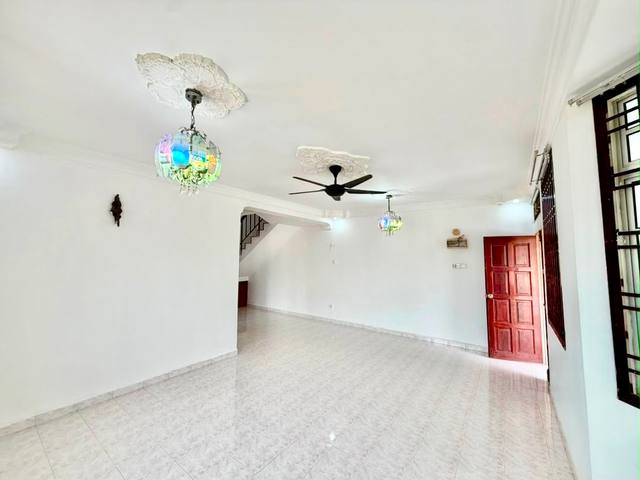 Ulu Tiram (Bukit Tiram) - Double Storey Terrace / Corner Lot Big Land / Basic Renovation - Thumbnail 4