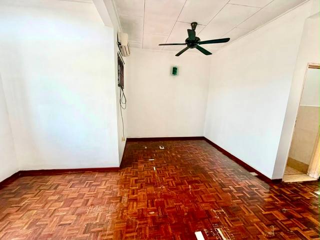 Ulu Tiram (Bukit Tiram) - Double Storey Terrace / Corner Lot Big Land / Basic Renovation - Thumbnail 5