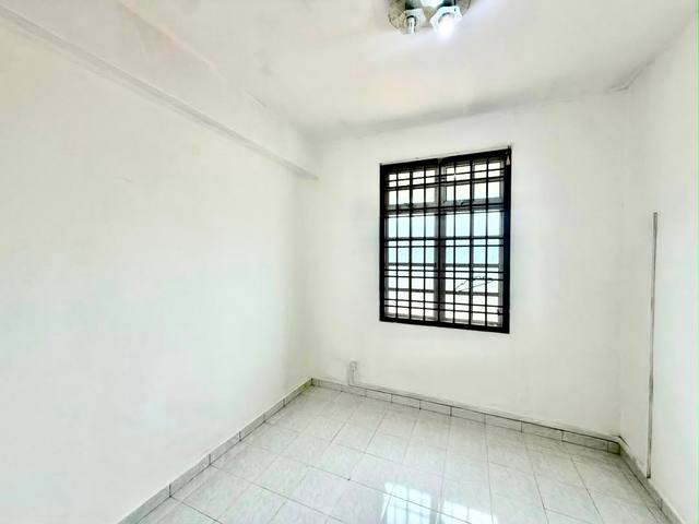 Ulu Tiram (Bukit Tiram) - Double Storey Terrace / Corner Lot Big Land / Basic Renovation - Thumbnail 6