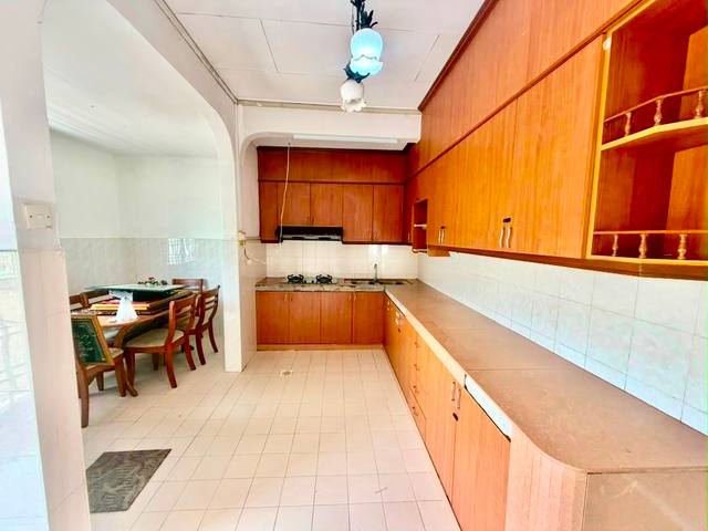 Ulu Tiram (Bukit Tiram) - Double Storey Terrace / Corner Lot Big Land / Basic Renovation - Thumbnail 8