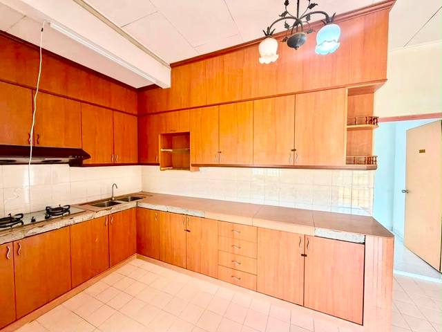 Ulu Tiram (Bukit Tiram) - Double Storey Terrace / Corner Lot Big Land / Basic Renovation - Thumbnail 9