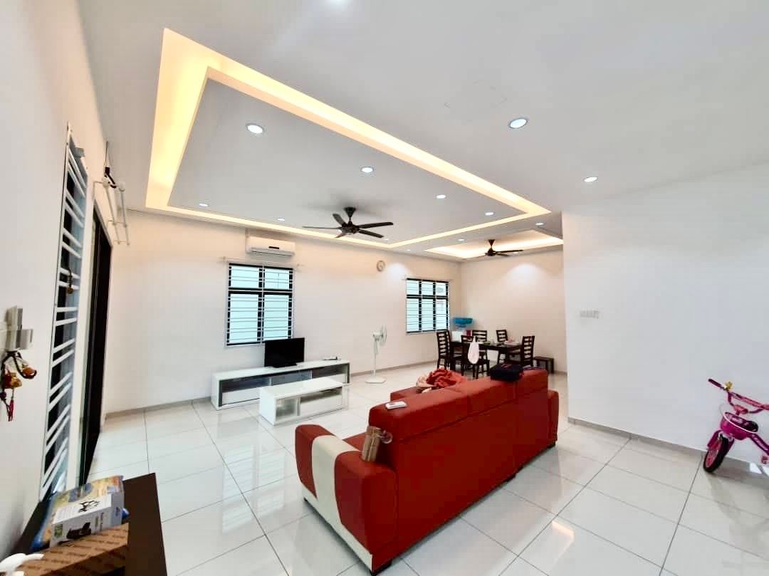 Kempas Utama - Double Storey Terrace / Kitchen Extended / Gated & Guarded - Photo 1