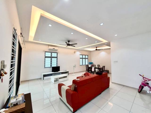Kempas Utama - Double Storey Terrace / Kitchen Extended / Gated & Guarded