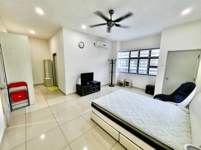 Kempas Utama - Double Storey Terrace / Kitchen Extended / Gated & Guarded - Thumbnail 3